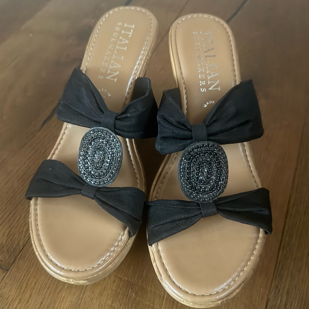 Italian Shoemakers Black Wedge Sandals - Picture 3 of 9